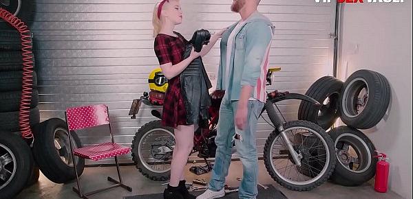  VIP SEX VAULT - Pin Up Lady Misha Cross Goes For A Quickie With Her Biker Boyfriend